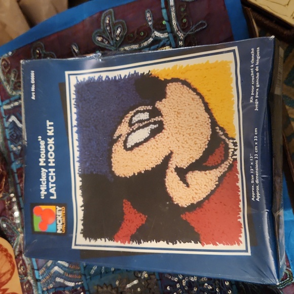 Mickey Mouse latch hook kit - Picture 1 of 3